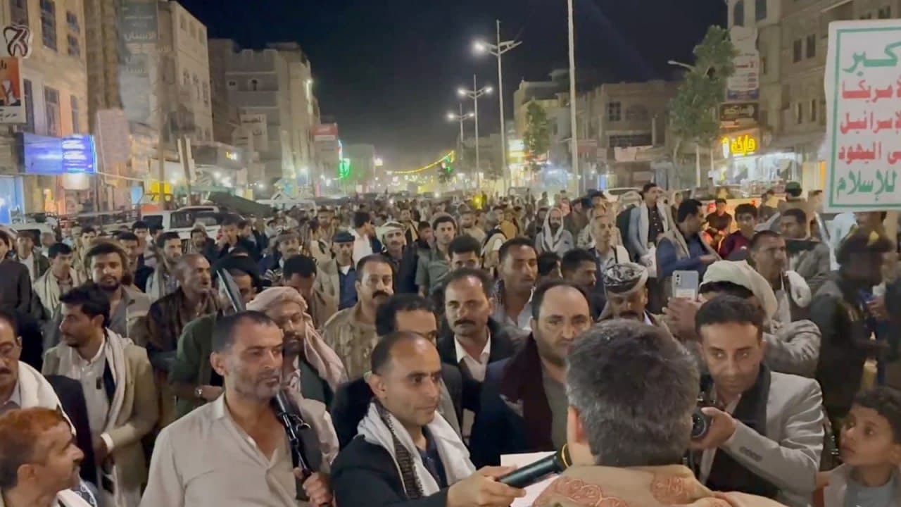 مسيرات جماهيرية في إب تندد بالعدوان السعودي على مطار صنعاء