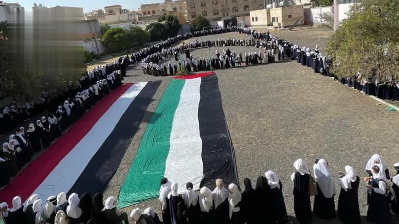 وقفات طلابية في صنعاء تندد باستهداف العدوان السعودي لمطار صنعاء