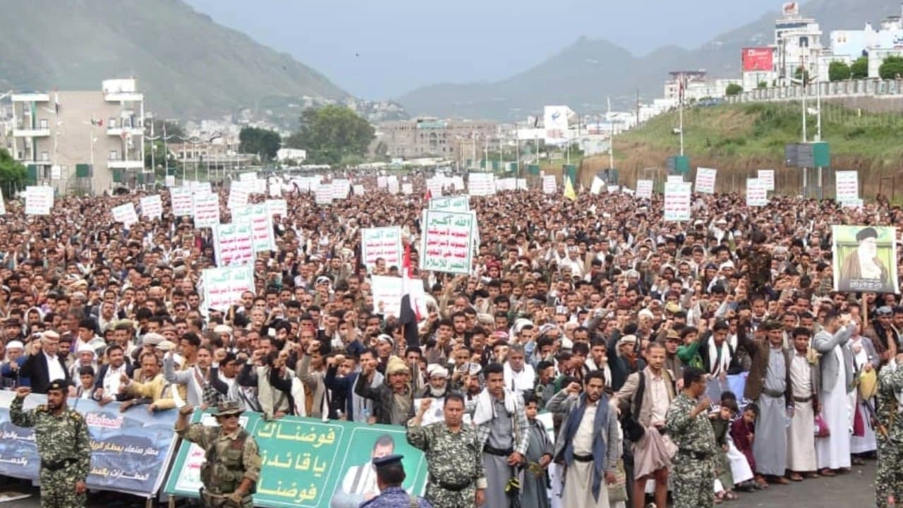 مسيرات غير مسبوقة في إب على جمعة "التحذير والنفير" استجابة لدعوة السيد القائد