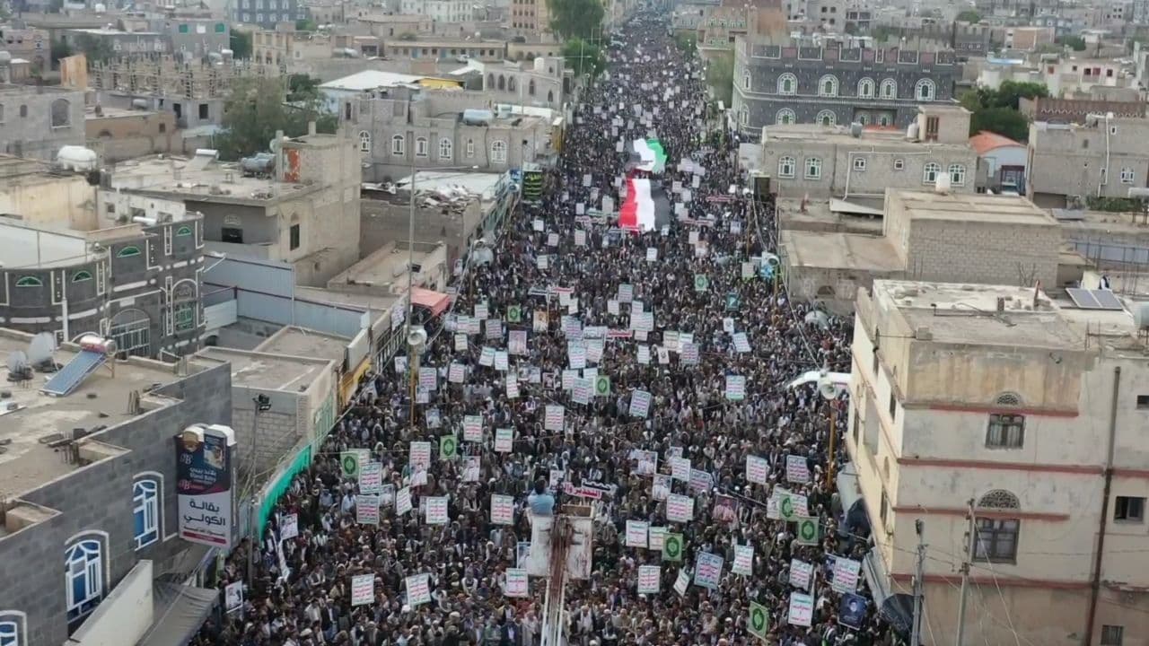 مسيرات جماهيرية غير مسبوقة في ذمار خلال جمعة "التحذير والنفير"