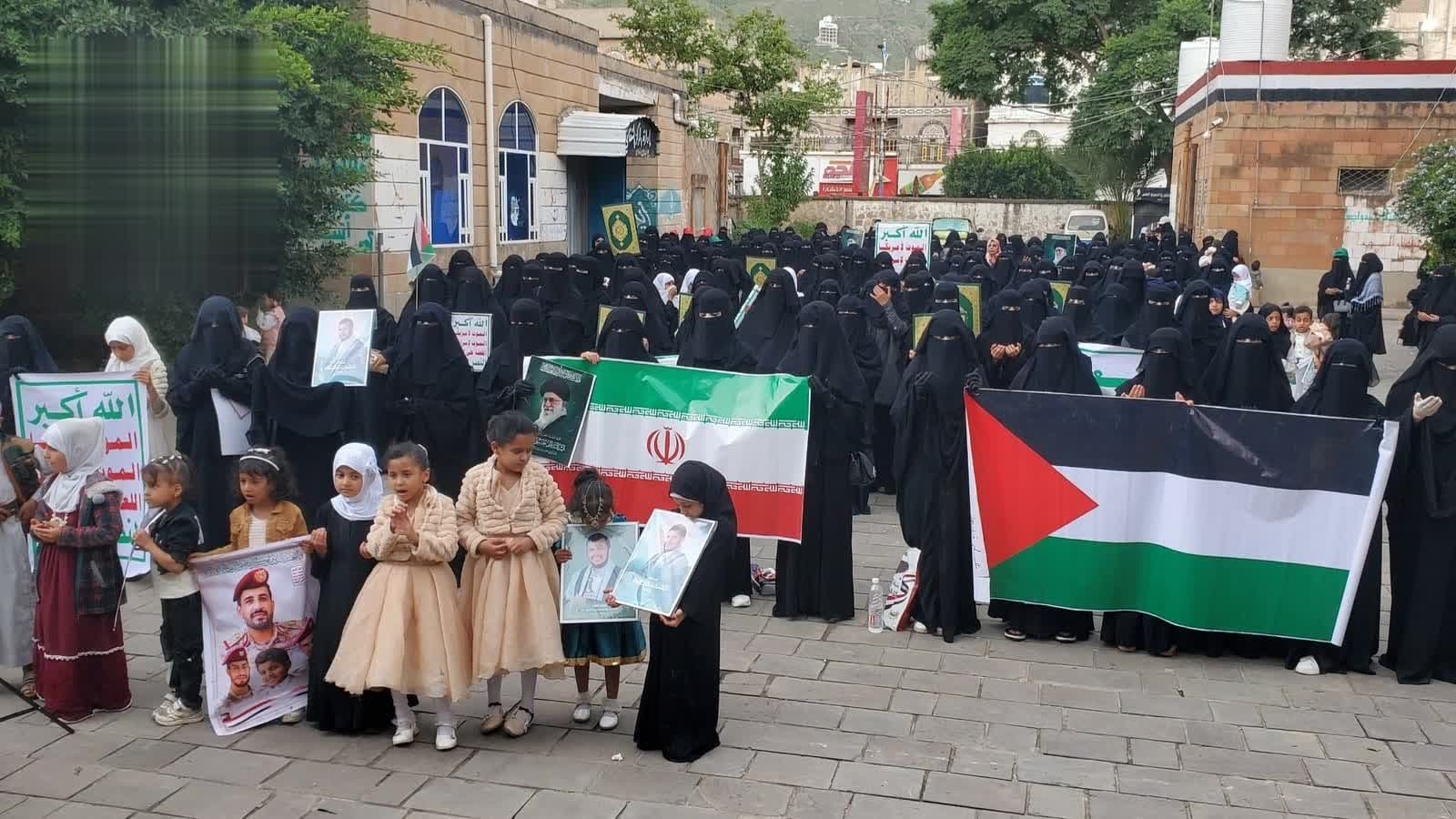مسير نسائية في إب ووقفات تؤكد الدعم لقيادة الثورة