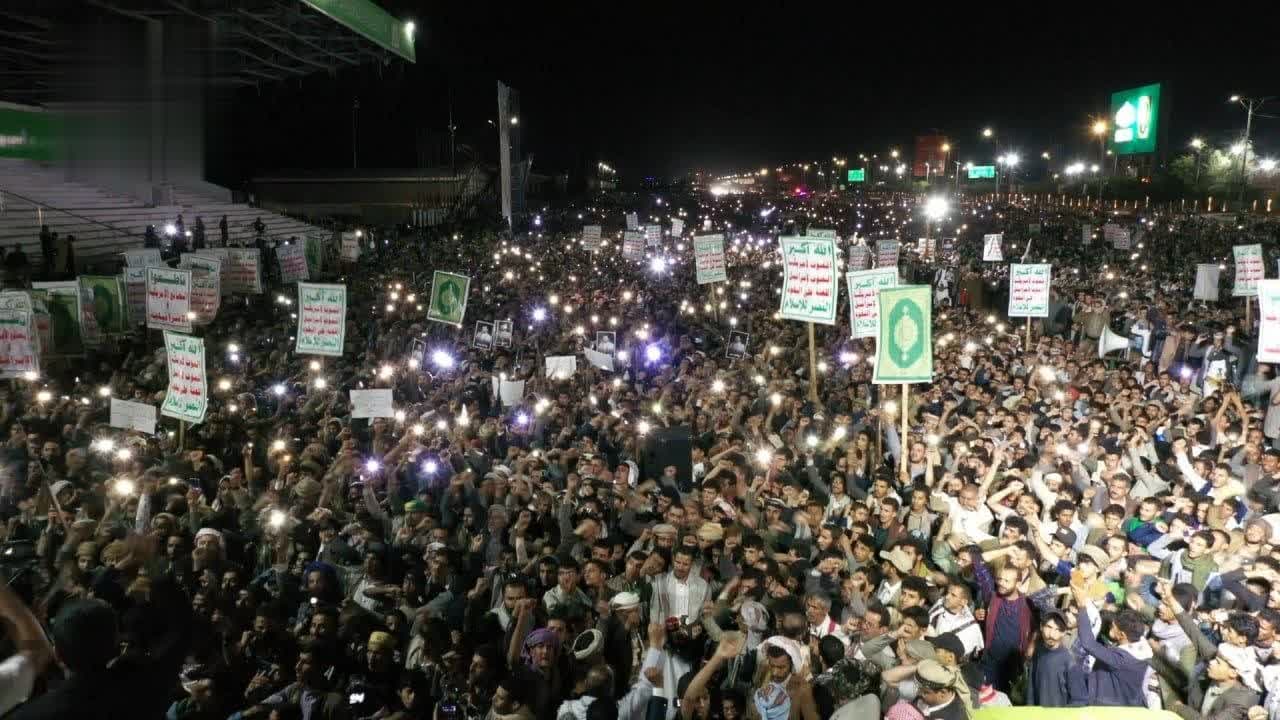 Massive rally supports navy ban