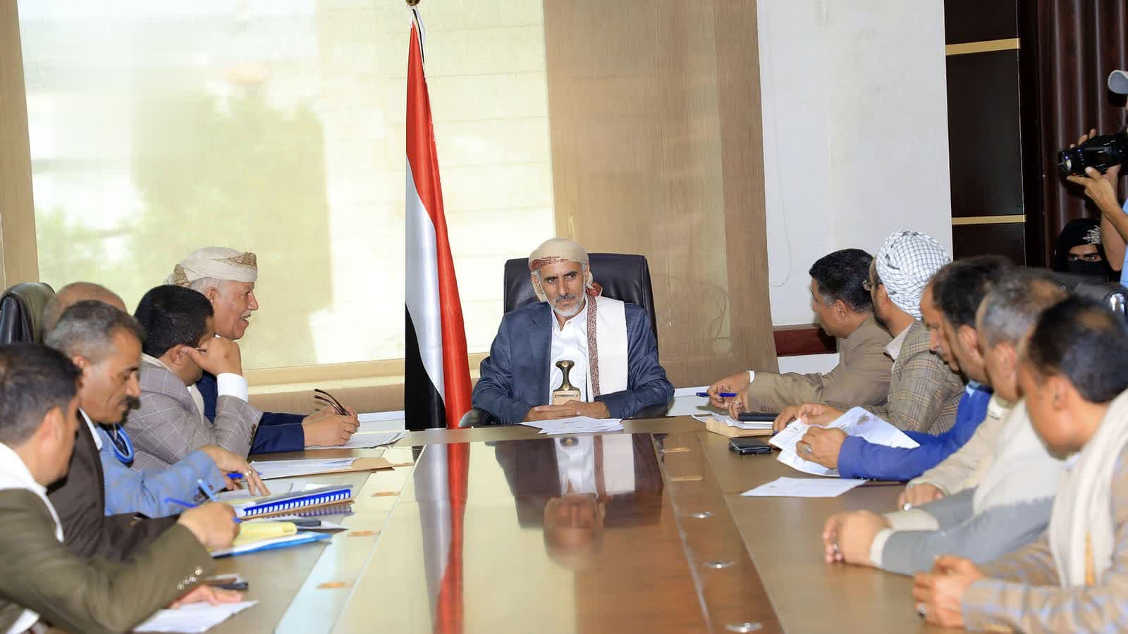 مفتاح يترأس اجتماعًا لمشاريع إب