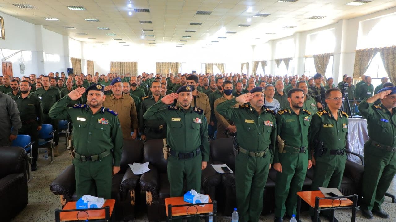 الداخلية تكرم خريجي الدورات الأمنية
