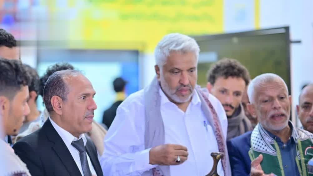 قحيم يزور معرض مشاريع تخرج جامعة صنعاء