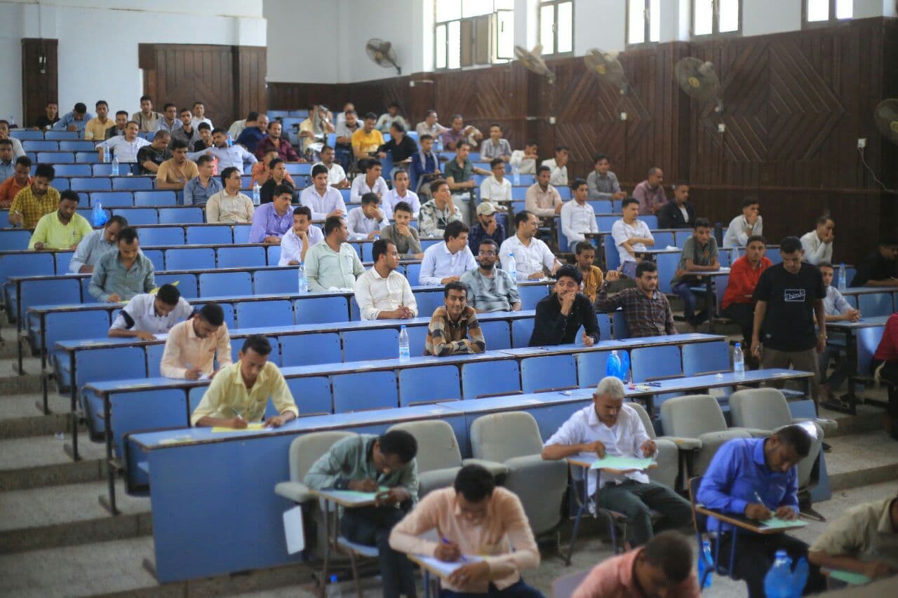 Al Hudaydah graduates sit second exam