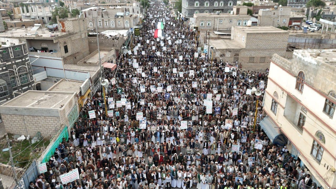 مسيرات واسعة في ذمار لدعم التصعيد والحصار