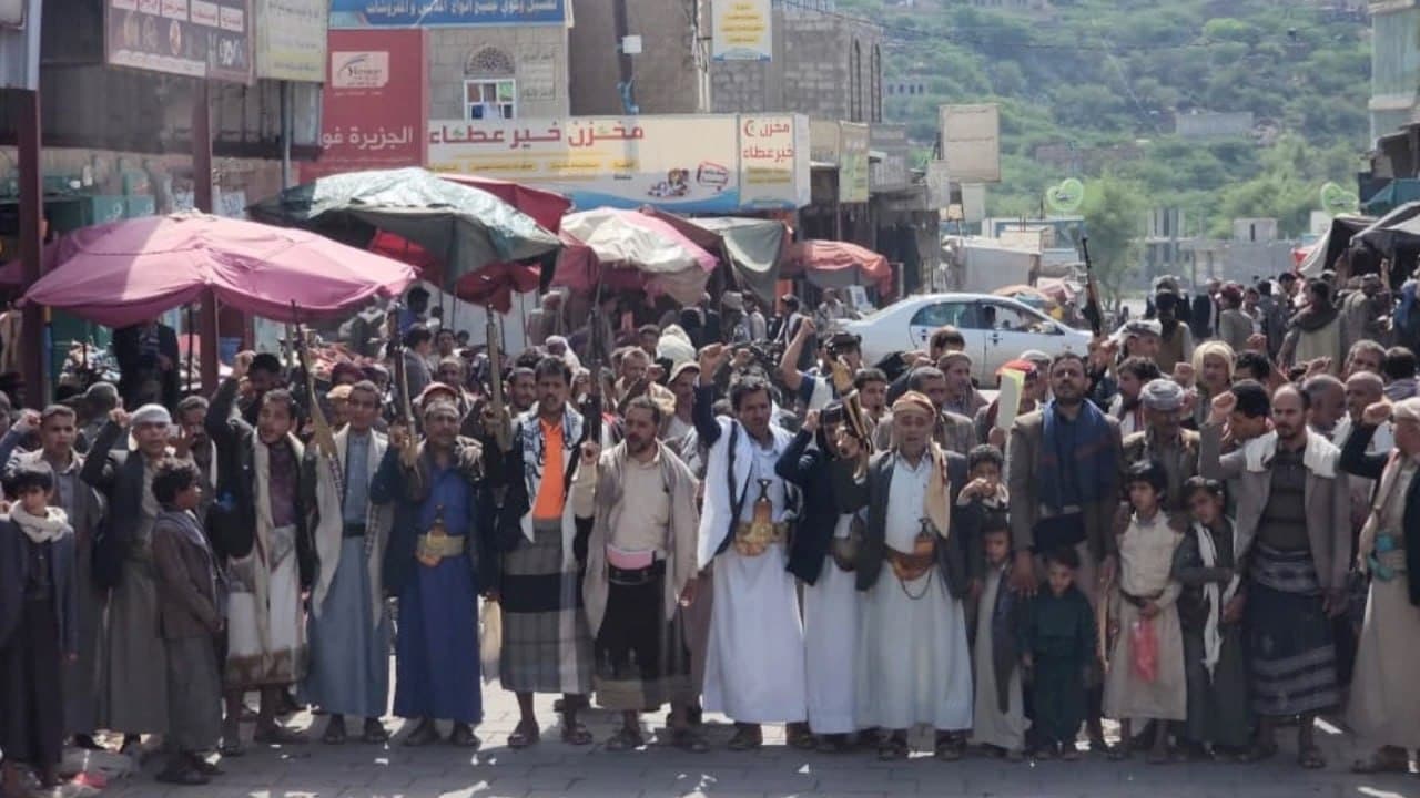 Protests in Sana'a Support Armed Forces
