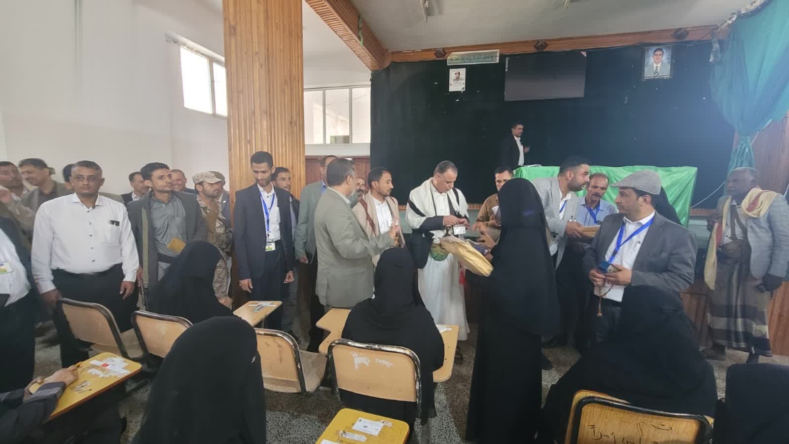 حملة البكالوريوس والدبلوم في حجة يؤدون اختبار المهنة الطبية