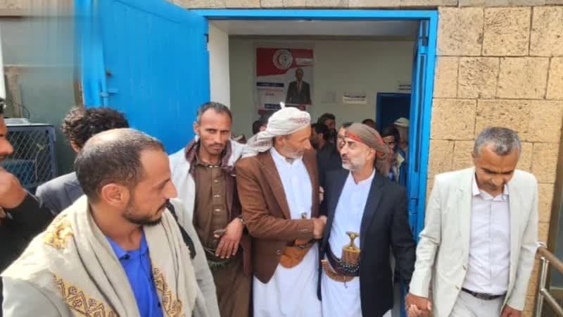 Al Mahwit Governor checks Hemodialysis progress