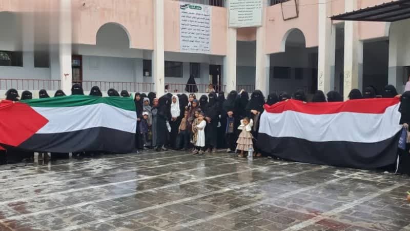 نساء يحتجّن في حجة على العدوان على صنعاء