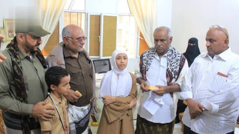 تكريم حافظة لكتاب الله من أبناء الشهداء في محافظة الحديدة