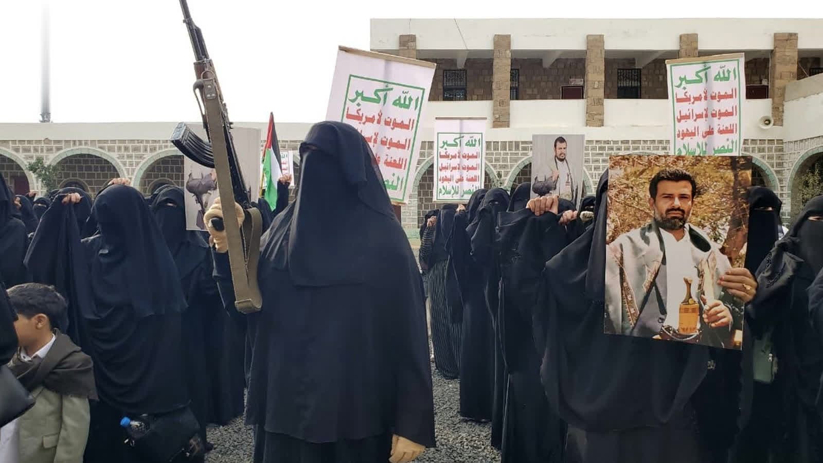 تظاهرة نسائية تطالب برفع الحصار