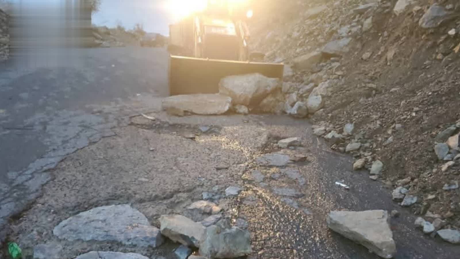 فرق فنية تواصل إصلاح أضرار السيول في المحويت