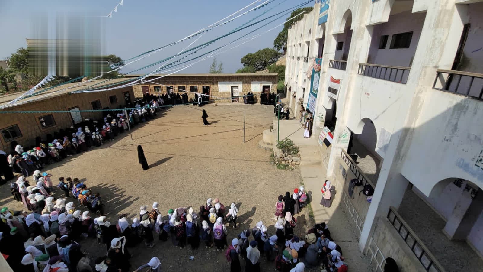 Al-Mahwit students protest against attacks on schools