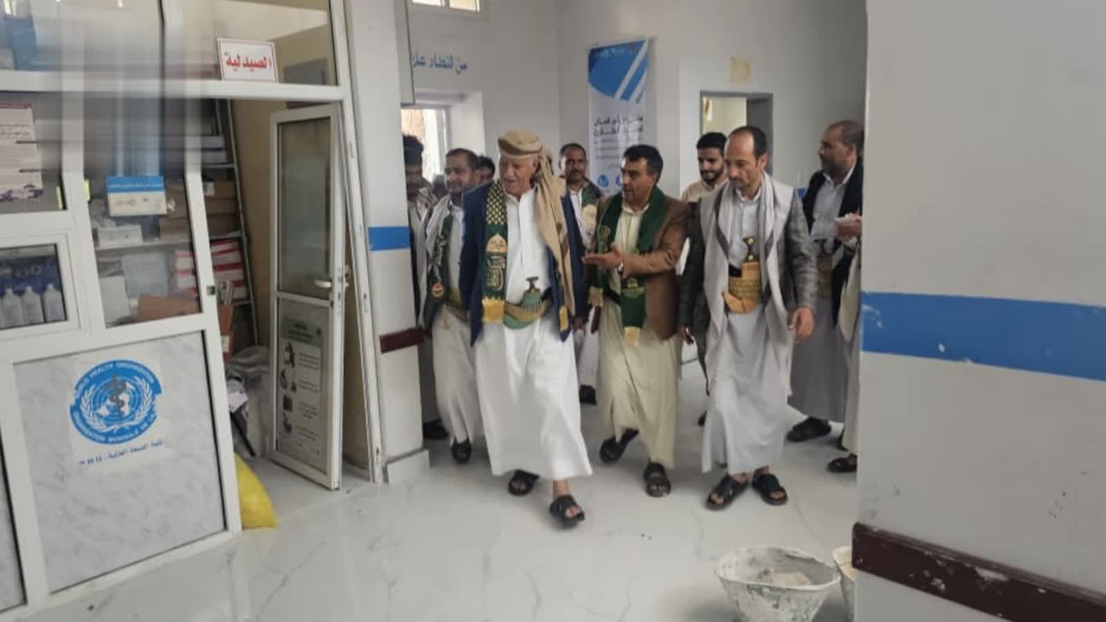 محافظ إب يشرع في ترميم المركز الصحي بظلمة