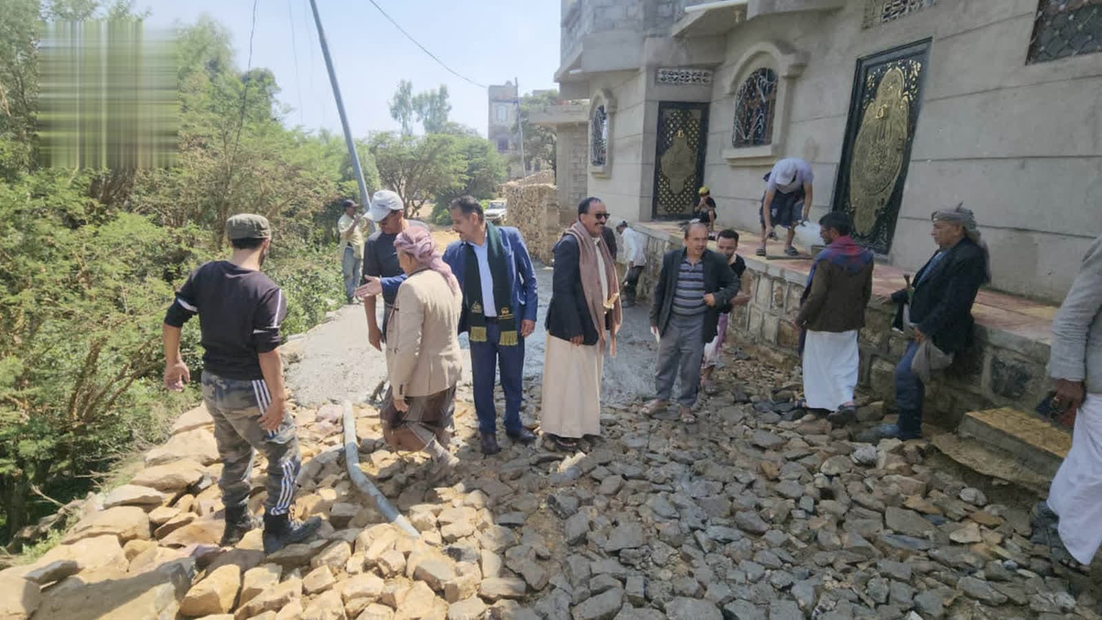 Al-Mahwit Deputy Governor reviews mosque road project