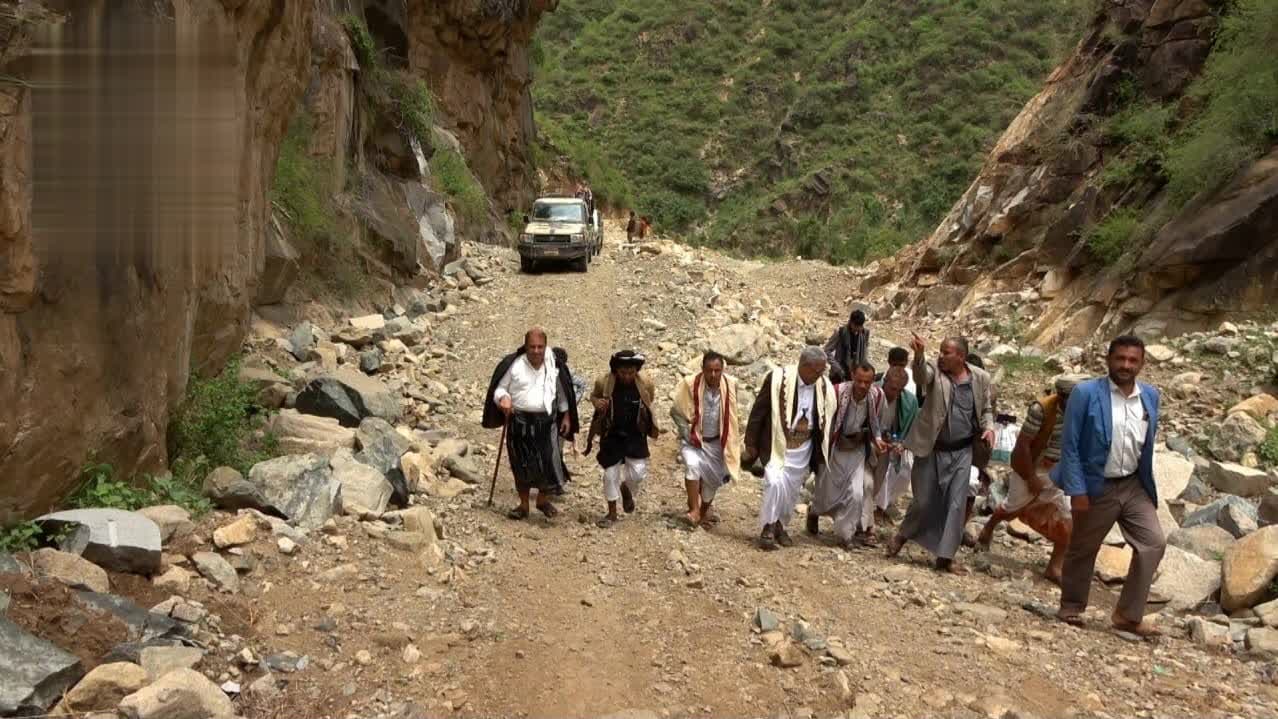 مسؤول بريمة يتابع تنفيذ مشروع طريق في الجبين
