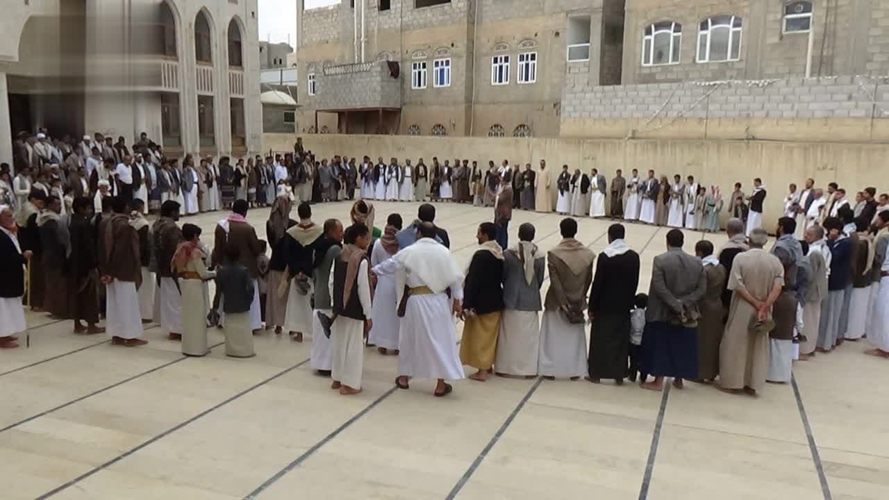 Crowds in the capital praise armed forces for containment efforts
