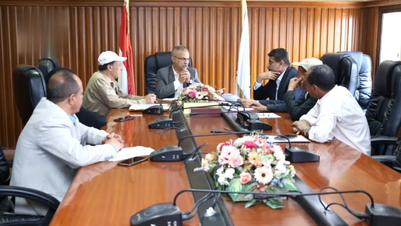 مناقشة مشاريع البنية التحتية في جامعة إب
