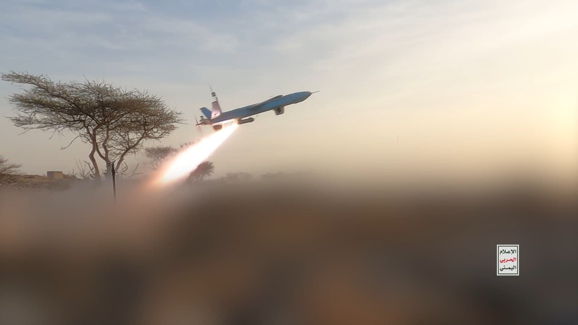 الإعلام الحربي يعرض إطلاق صواريخ ومسيرات في المخا
