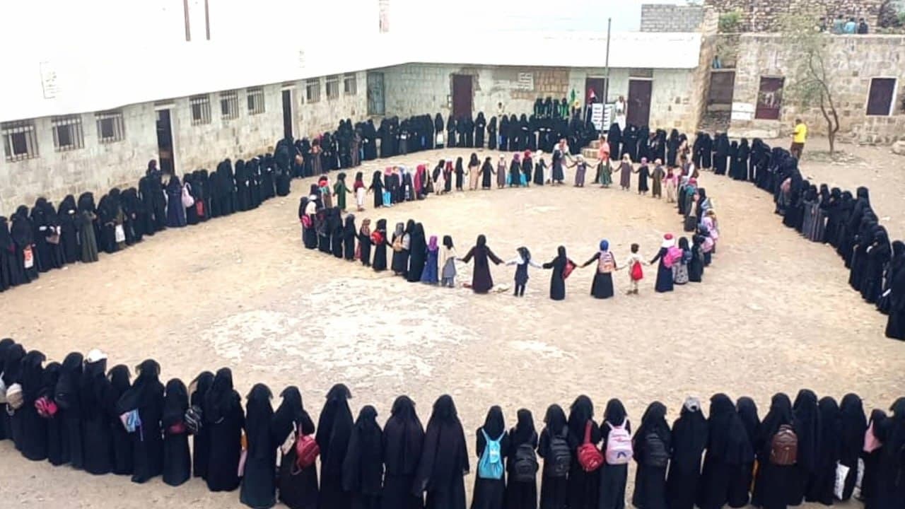 Al-Mahwit students protest Quran insult