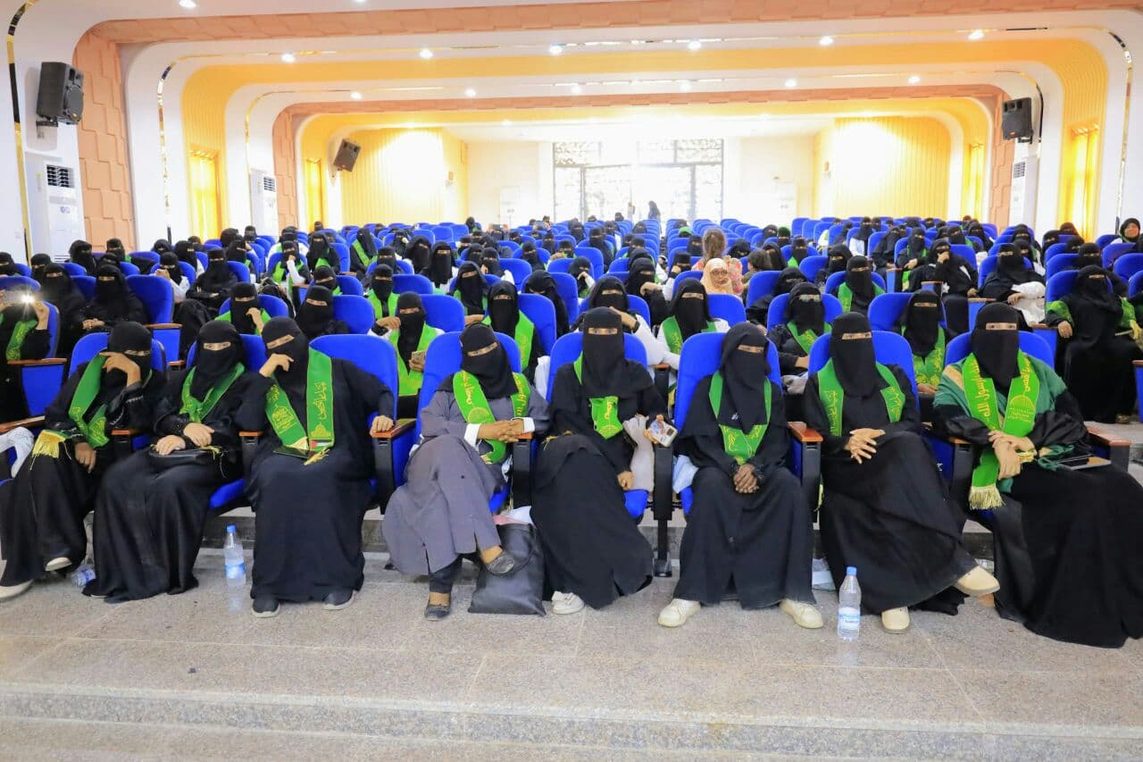القطاع النسائي بمكتب صحة الحديدة يحيي المولد النبوي