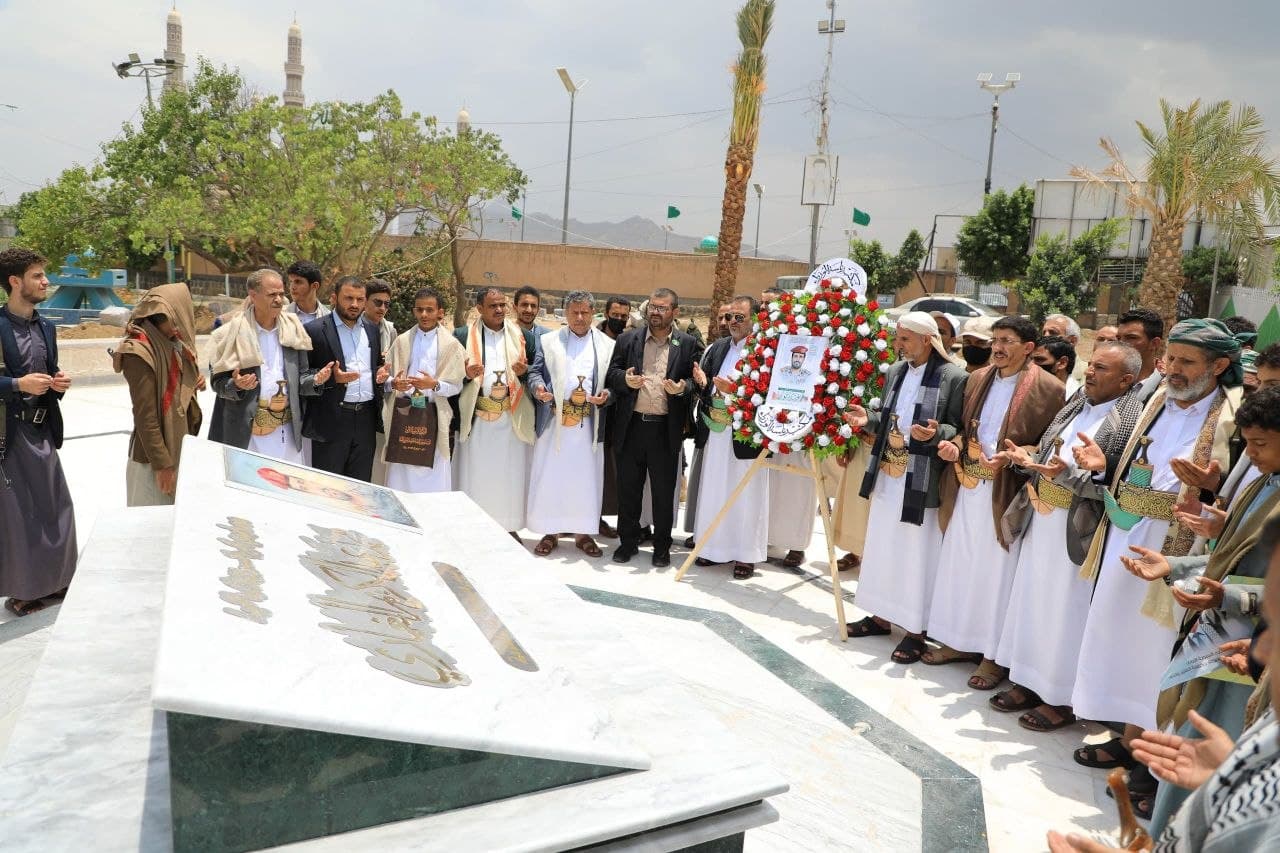 Miftah Wahshoul and Rassam pay respects at martyrs' shrines