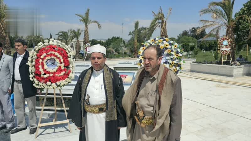 رئيس هيئة التفتيش يزور أضرحة الشهداء