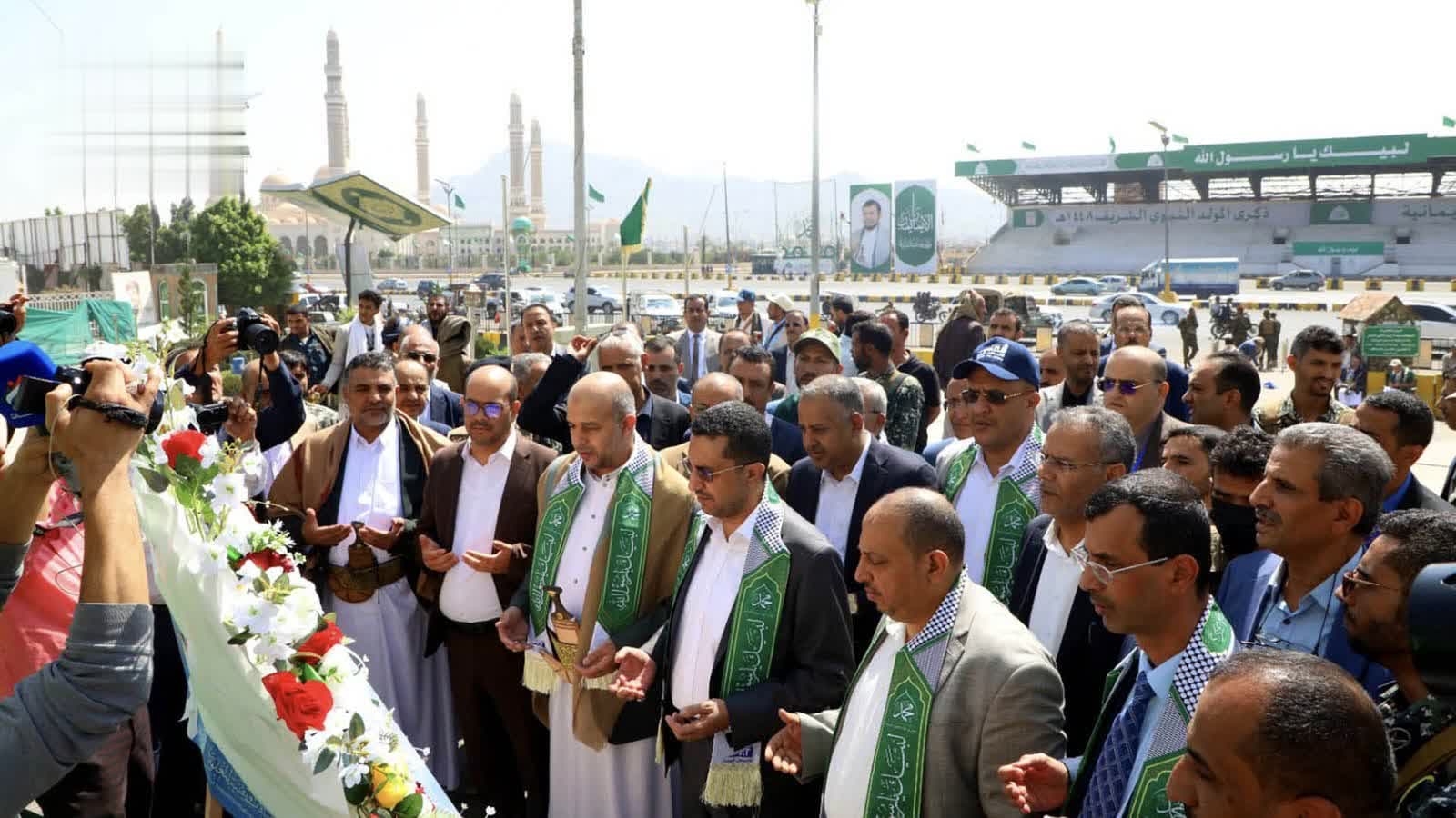 قيادات وزارة الإتصالات تزور أضرحة الشهداء