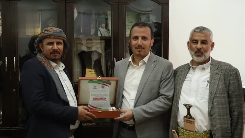 تكريم القائم بأعمال رئيس مصلحة الضرائب والجمارك لدعمه مبادرة الأعلاف