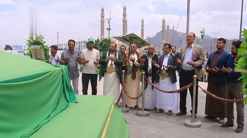 رؤساء مراكز المعلومات يزورون أضرحة الشهداء