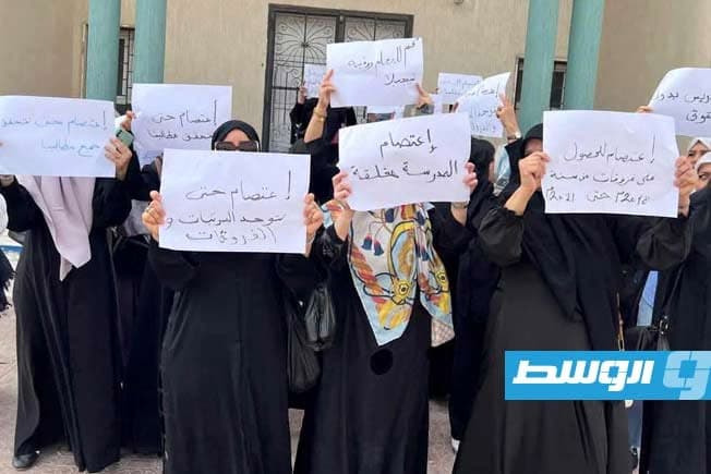 حراك المعلمين يواصل الاعتصام