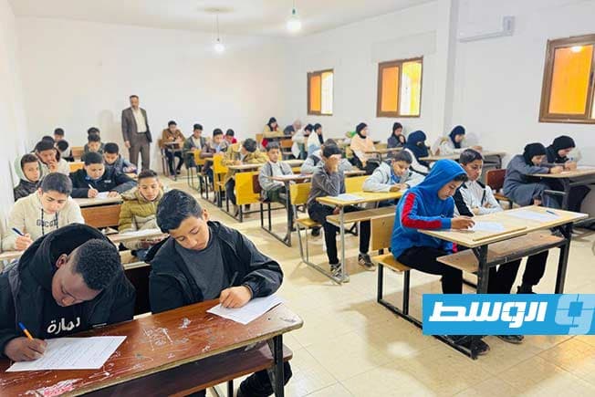 Disbursement of bonuses to education monitors