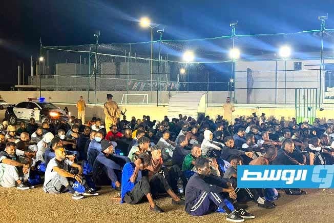 نقل 176 مهاجرًا من طرابلس