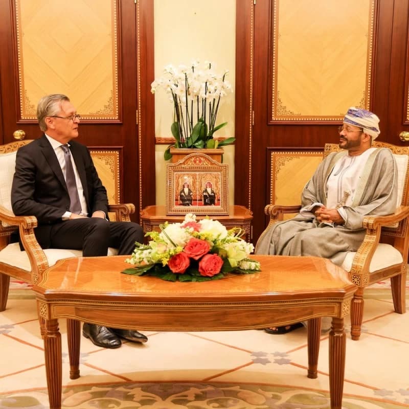 Foreign Minister sees off German and Nepal envoys