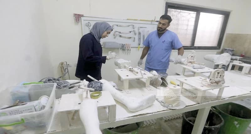 قصف وإطلاق نار على طول الخط الأصفر في غزة