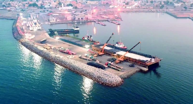 ميناء السويق يشهد زيادة ملحوظة في مناولة البضائع في النصف الأول