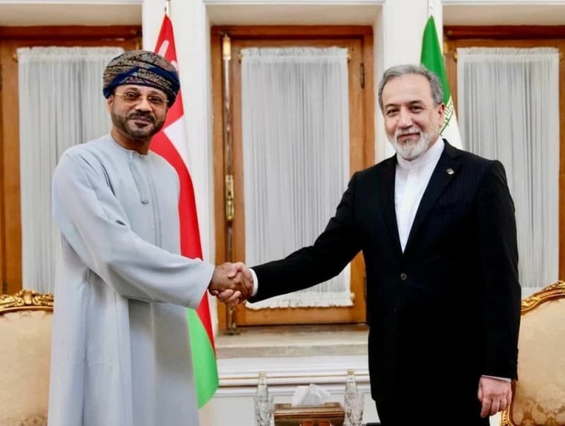 عُمان وإيران تتفقان على ممر مؤقت عبر هرمز