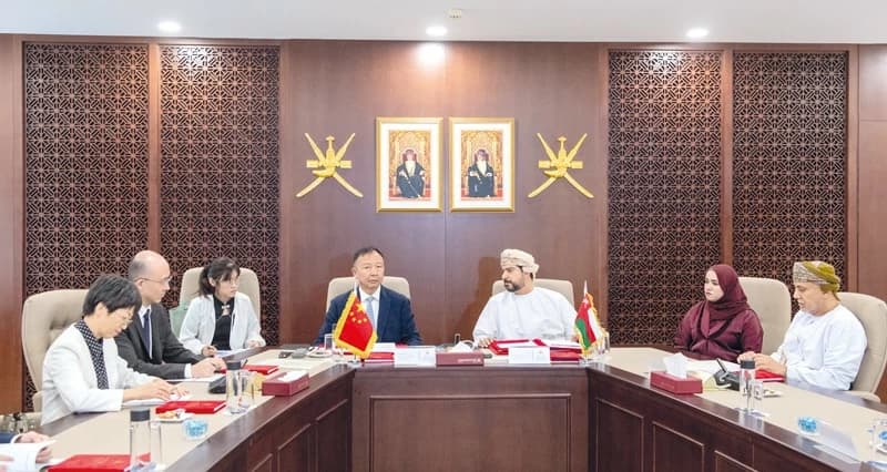 عمان والصين تبحثان تعزيز التعاون الاقتصادي