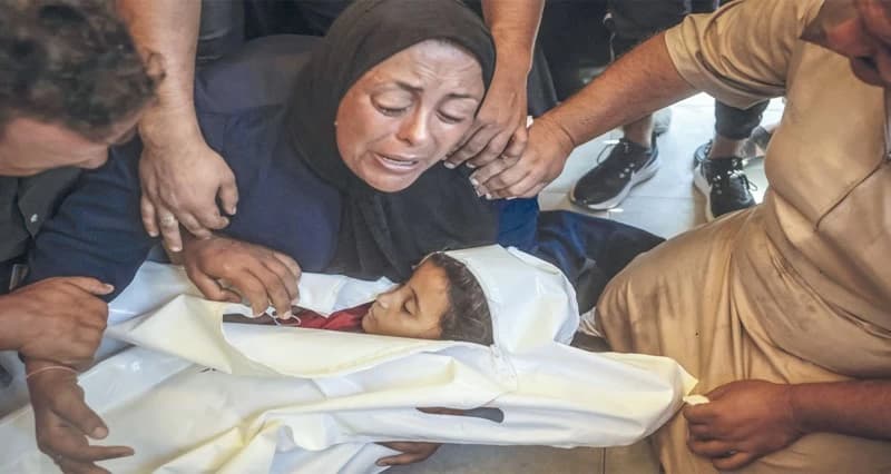 قتلى وجرحى في انهيار بناية بغزة إثر قصف إسرائيلي