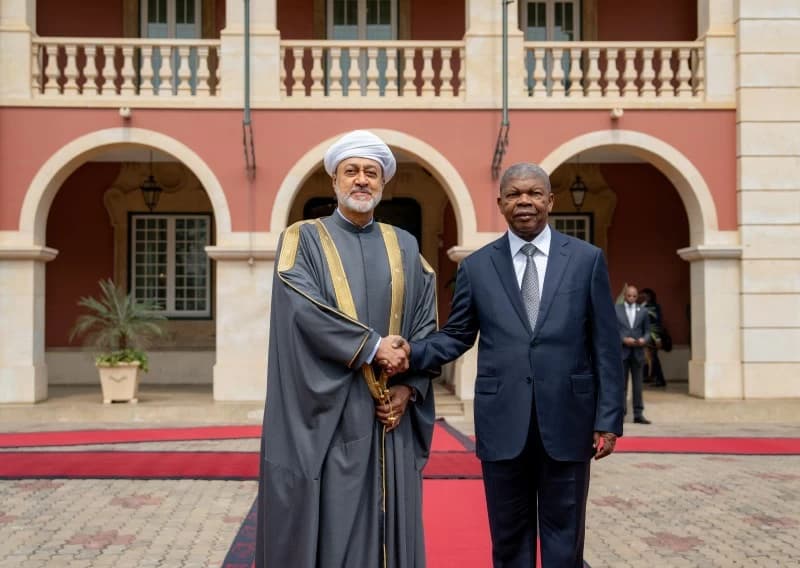 King’s welcome at Luanda Palace