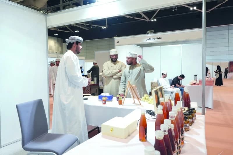 معرض التمور والعسل يجذب 10 آلاف زائر