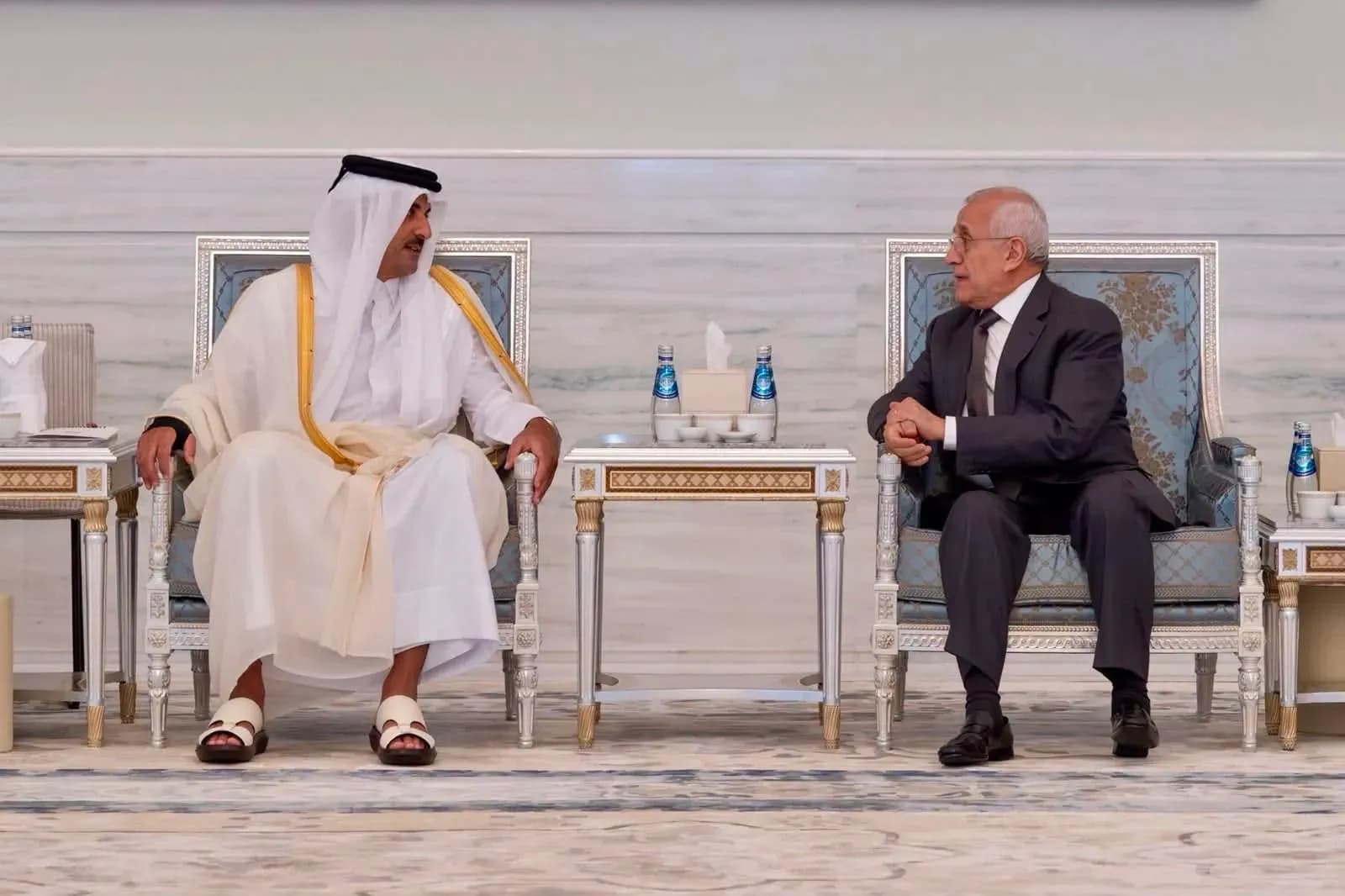 سليمان يزور أمير قطر لتقديم التعزية