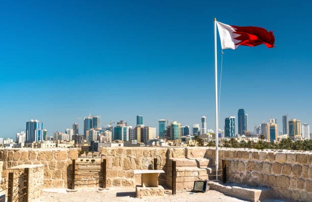 إيران تهاجم أهداف مدنية في البحرين
