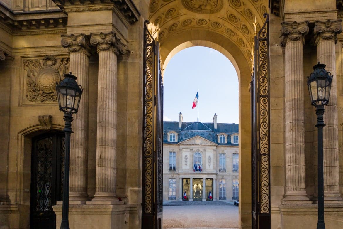 Paris to host support army summit