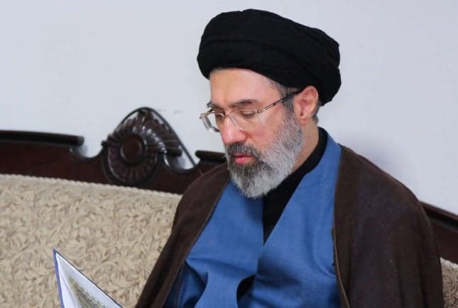 كواليس لقاء بزشكيان وخامنئي داخل السيارة