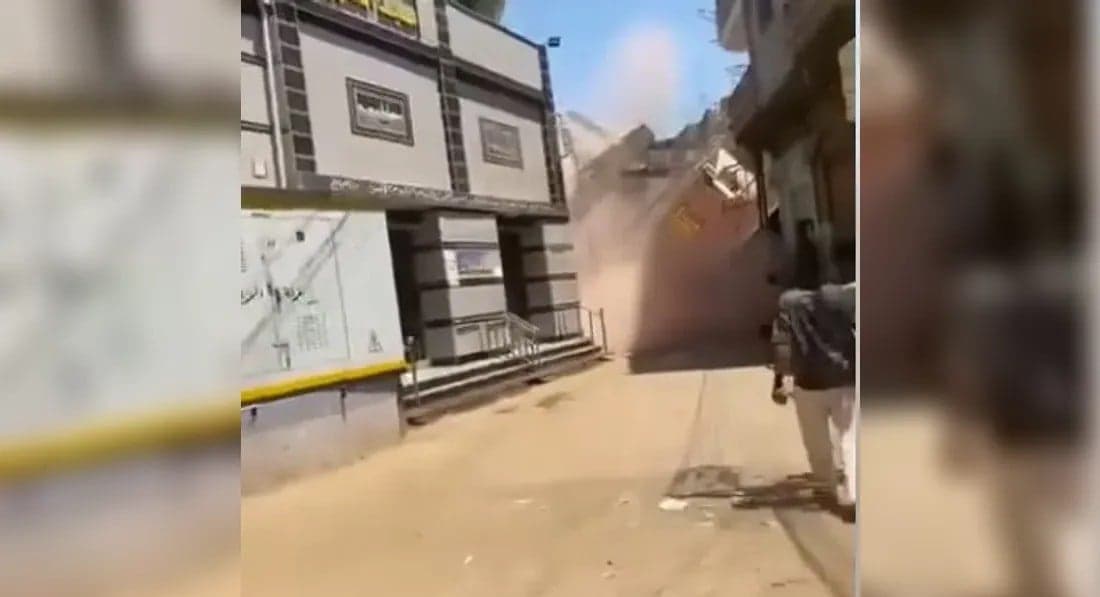 House falls on mosque in Egypt