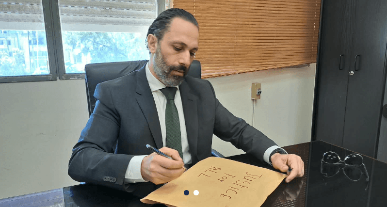 دراسة 4 آب تفضح السياسيين