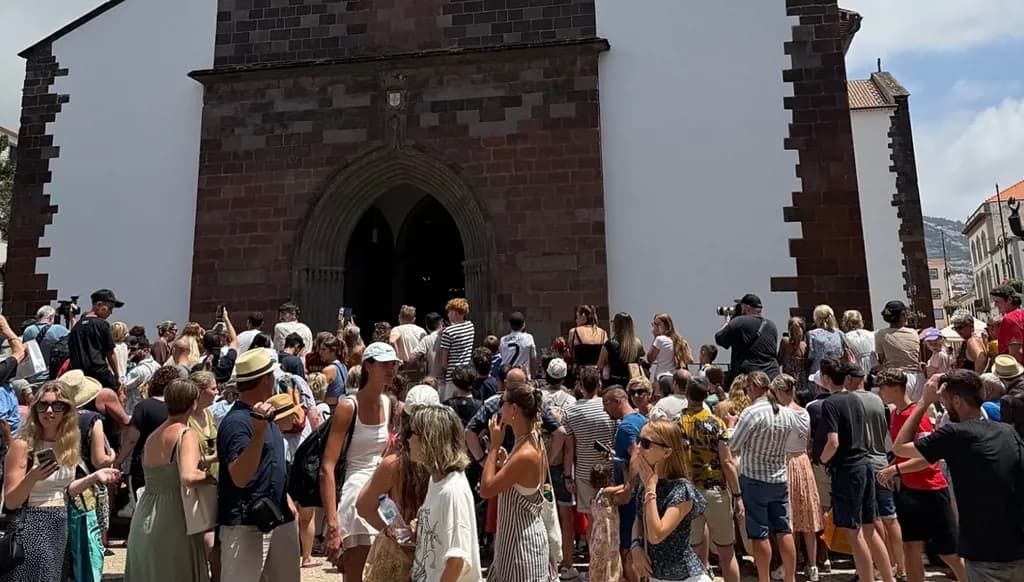 Photos—Not Ronaldo, thousands attend Fabio and Fatima’s wedding